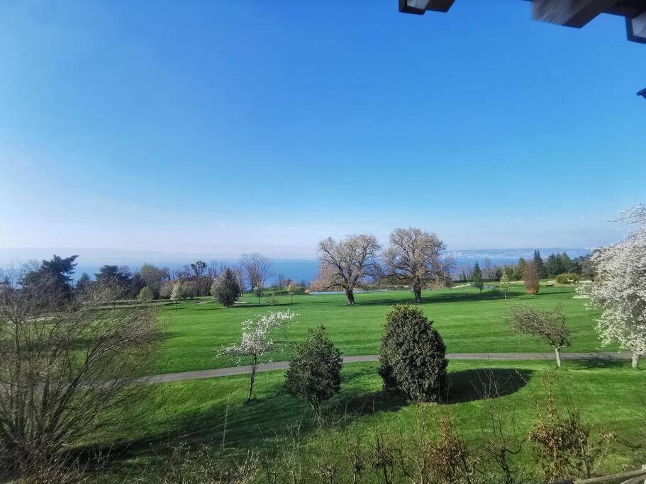 Appartement Vue Sur Le Golf Et Le Leman *